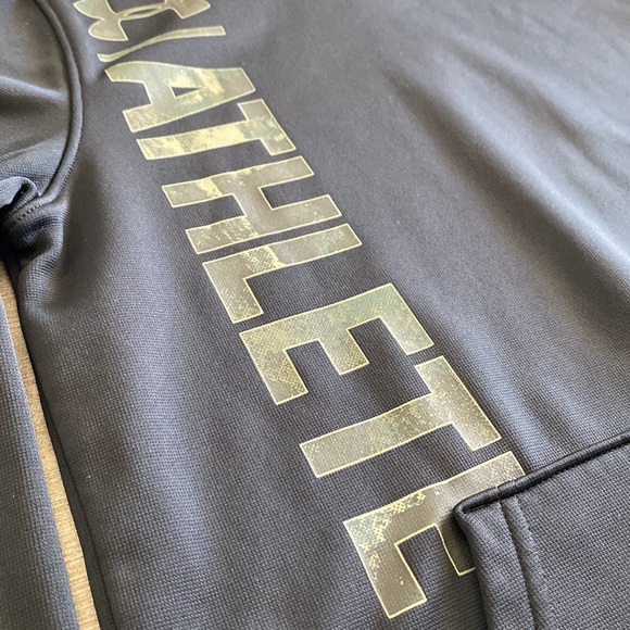 Boys Under Armour Black Hoodie/Pullover with Camo Athlete Graphic - Picture 4 of 6